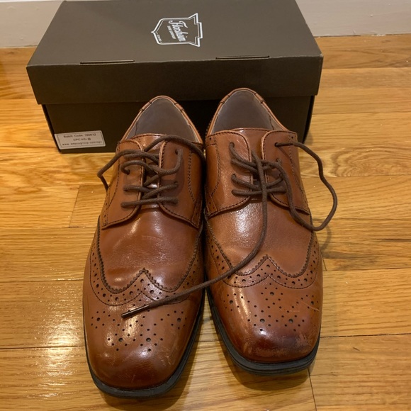 Florsheim Other - Florsheim Reveal Wing Jr - Cognac. Size 4